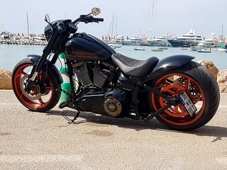 Umbau Harley-Davidson Breakout CVO 300